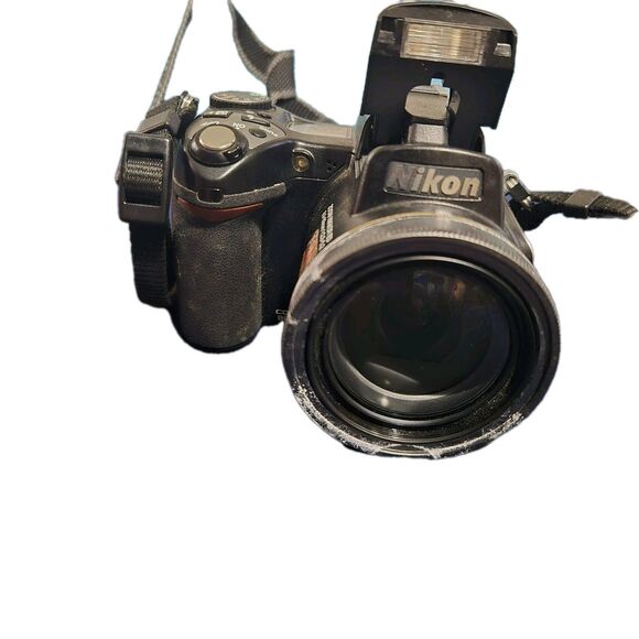 Nikon Coolpix 8800 VR Digital Camera, Black (8MP) - Picture 1 of 6